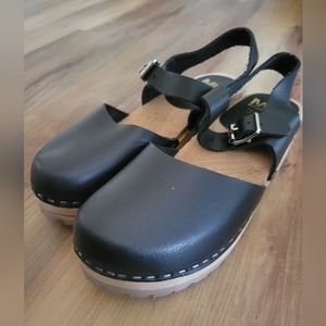 MIA Swedish Clogs 🖤🌑🖤